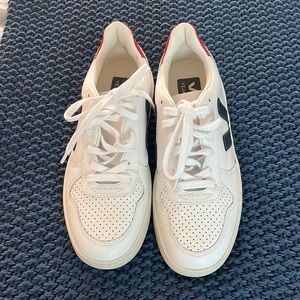 Veja V-10 Leather White Sneaker Size 8 (39)